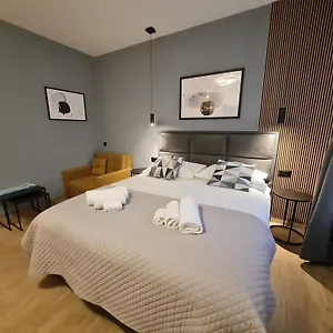 Lux 303 Zara
